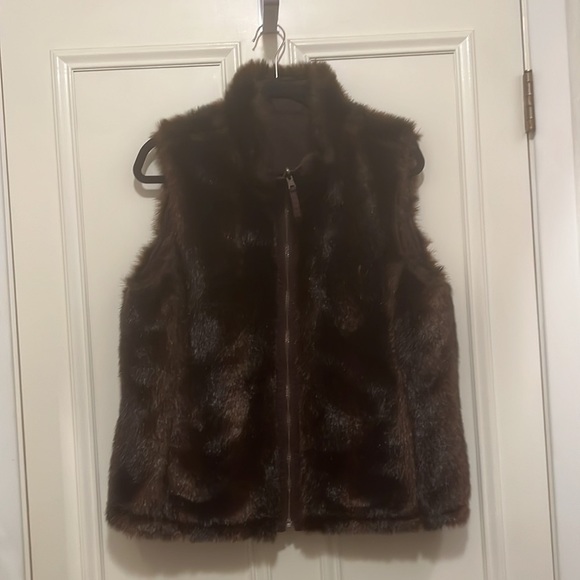 Old Navy Reversible Fur Vest Large - Picture 2 of 13